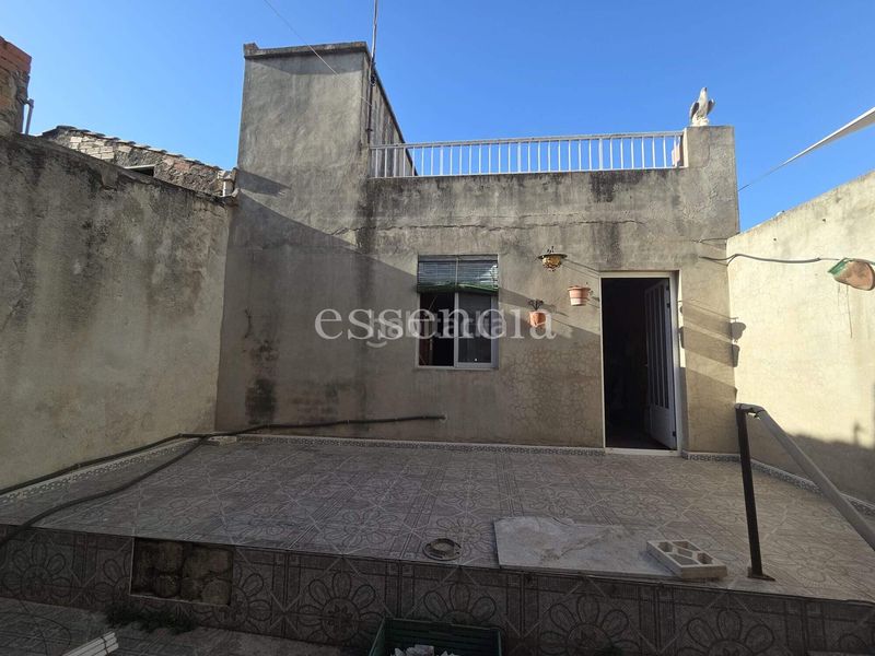 Foto 433a6c66-384d-4089-a325-e047057988da. Casa amb aparcament a Alfauir