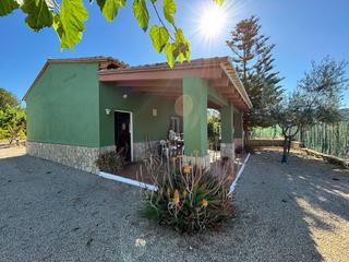 Xalet a Benicolet. Finca con chalet legalizado y 10.100 m2 de parcela para amantes