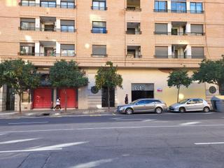 Location Local commercial  Avenida hermanos bou. Local amplio con fachada y en buena zona