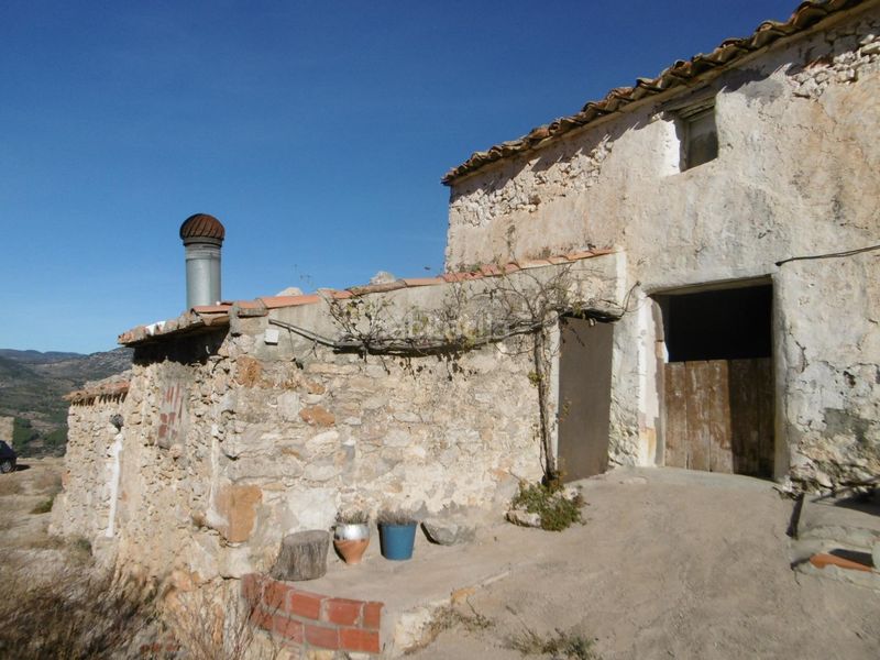 Foto a44a3a19-b28c-44f9-a6ba-978ef3451c65. Masia amb aparcament a Sierra Engarcerán