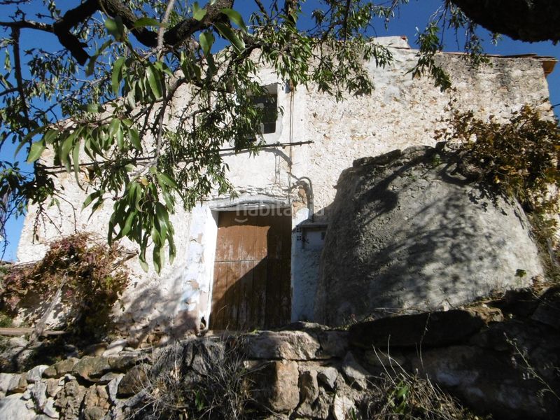 Foto e77e6589-da54-458f-b9b1-05b87eaee06a. Masia amb aparcament a Sierra Engarcerán