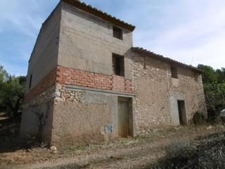 Masia a Sierra Engarcerán. Masia para reformar con terreno de 118000 m2