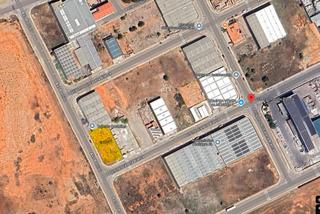 Terreny residencial  Polígono sui caseta blanca. Parcela industrial esquinera en poligono de vall dalba