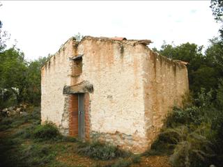 Masia a Useres (les). Finca con pinos y casa para reformar con proyecto y permiso de o