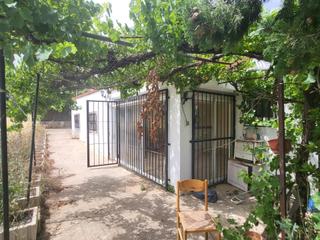 Masia a Vall d´Alba. Casa con terreno luz y agua de red, noria y balsa situada al lad