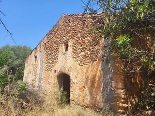 Masia a Vall d´Alba. Masia para reformar con terreno en término de vall dalba, luz y