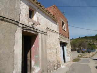 Masía en Sierra Engarcerán. Masia con almacen para reformar en zona tranquila