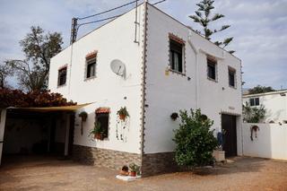 Masia a Vall d´Alba. Masia con terreno en vall dalba, luz y agua de red, alcantarilla