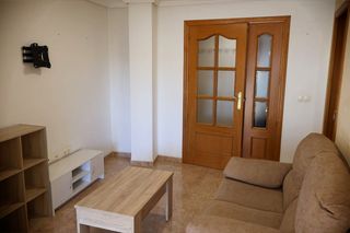 Pis en Vall d�Alba. Piso en buen estado amueblado con climatizacion balcon y traster