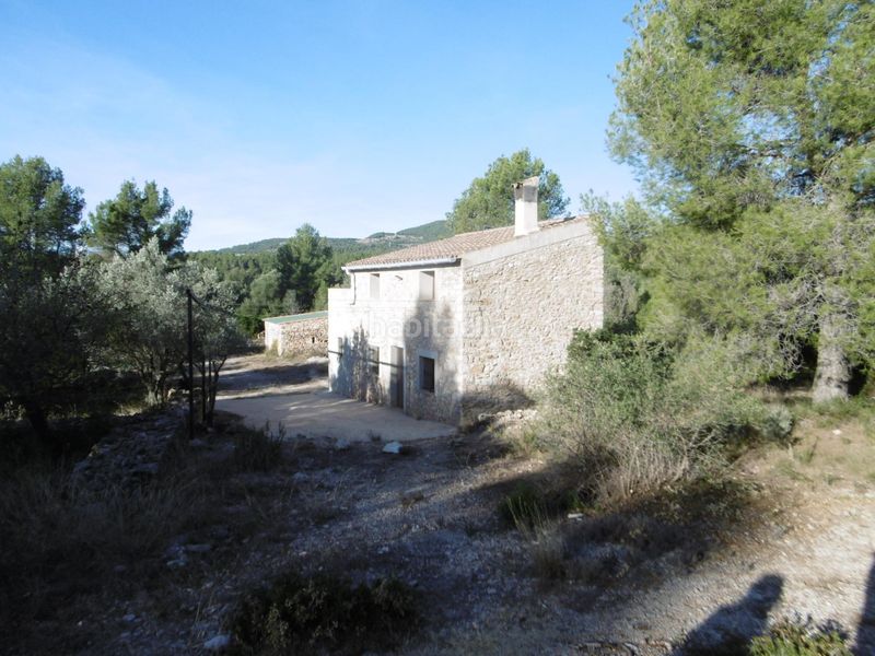 Foto b6e5fb4a-4ff4-440e-a3a7-843660e08800. Masia a Sierra Engarcerán