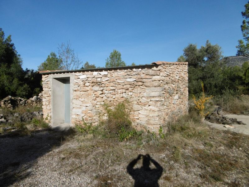Foto d0f4c32d-cff0-4296-800e-585fb8e03406. Masia a Sierra Engarcerán