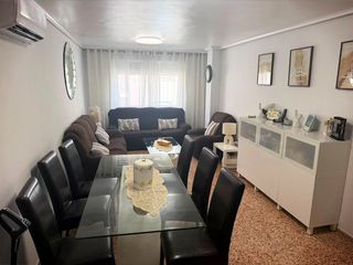 Appartement à Centro. Piso reformado de 4 habitaciones