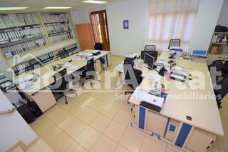 Büro in Hospital - Plaza del Real. Despacho con varias oficinas en el centro