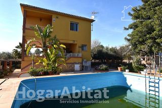 Chalet en Onda. Chalet en amplia parcela con piscina y espaciosa terraza