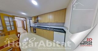Piso en Camino de Onda-Salesianos. Seminuevo y amplio con garaje, trastero y balcón