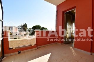 Piso  Mediterrania. Amplio con terraza junto al puerto