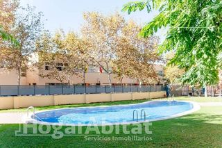 Piso  Espigol. Enorme piso casi nuevo con piscina