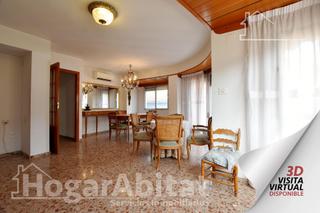 Pis  Carrer valencia. Amplio, exterior y esquinero con 3 balcones y ascensor
