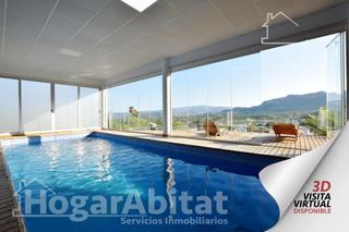 Chalet en Urbanizaciones. Espectacular chalet con sauna, piscina, garaje y bonitas vistas