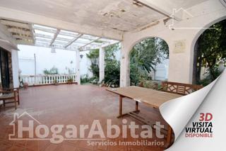 Chalet à Playa. Chalet con garaje y terraza cerca del puerto
