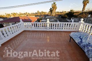 Xalet en Corinto-Almardà. Casa con gran terreno, piscina y garaje cerca de la playa