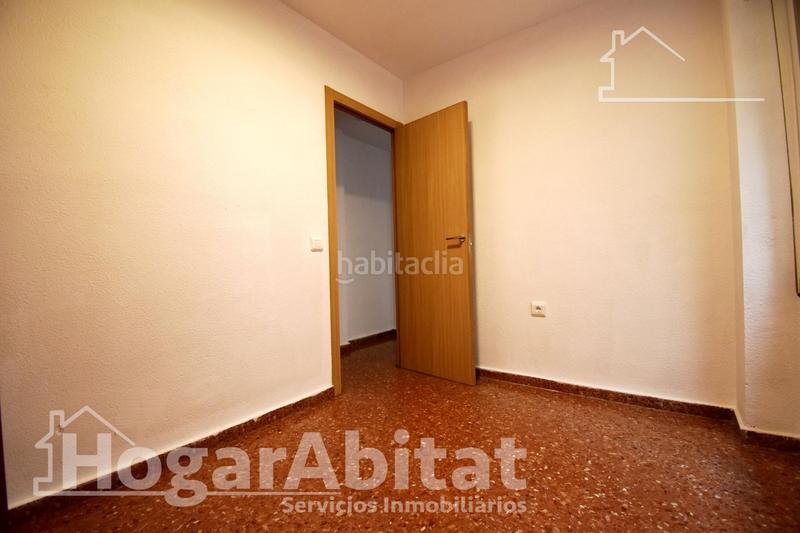 Foto 1f7076b2-45e1-4592-a02e-d9079c2fef9f. Piso amplio con balcón y dos patios junto ps les germanias en Gandia