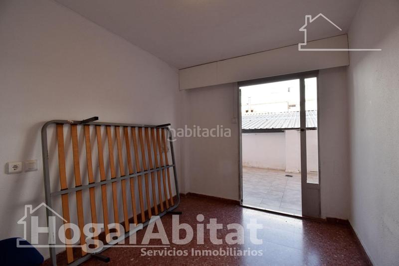 Foto 25f44bd2-40dc-4790-88e6-43fb779567a7. Piso amplio con balcón y dos patios junto ps les germanias en Gandia