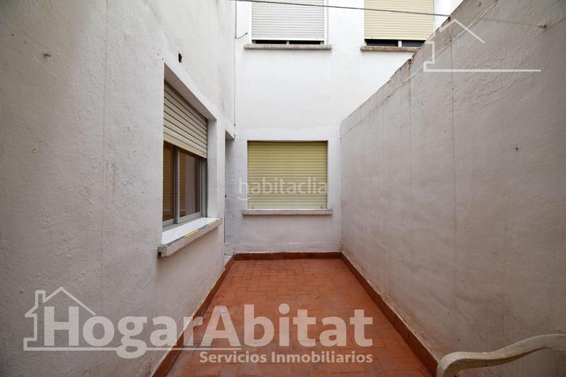 Foto 3cc9dd95-e61e-4d45-b9c3-73f38437319b. Piso amplio con balcón y dos patios junto ps les germanias en Gandia