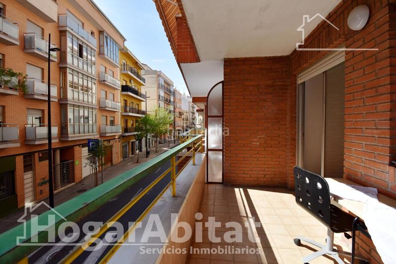 Foto 4a0252aa-96b3-4ff3-a77d-e490fd7cca45. Piso amplio con balcón y dos patios junto ps les germanias en Gandia