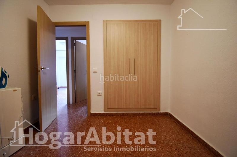 Foto 5934fc12-36df-4dc8-8e80-68ee6fc4be19. Piso amplio con balcón y dos patios junto ps les germanias en Gandia