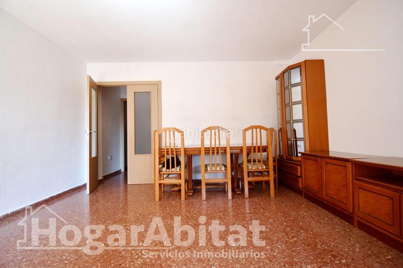 Foto 6248ac8b-4a88-43a0-b009-a970a7934a3c. Piso amplio con balcón y dos patios junto ps les germanias en Gandia