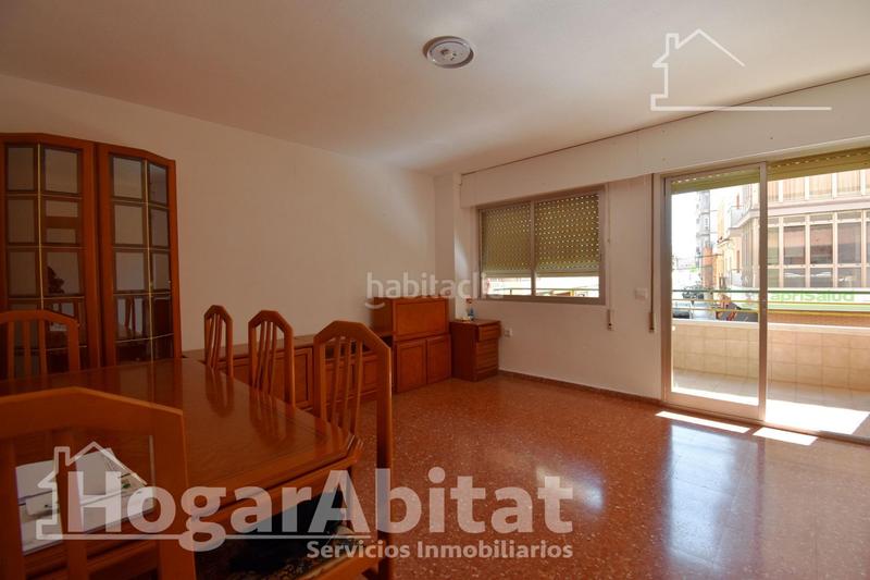 Foto 71f46869-e95c-4b76-bcd6-adf795954b96. Piso amplio con balcón y dos patios junto ps les germanias en Gandia