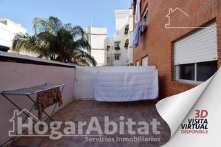 Pis  Calle sant vicent ferrer. Amplio con balcón y dos patios junto ps les germanias