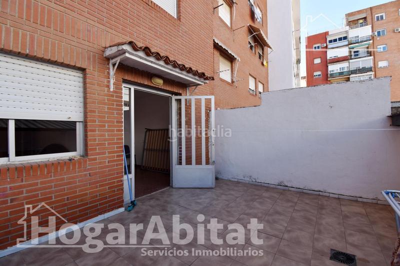 Foto 9e2bbd21-7c28-47bc-9513-defaf030ca4d. Piso amplio con balcón y dos patios junto ps les germanias en Gandia