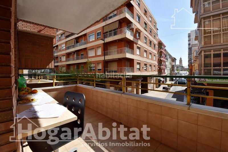 Foto c6c65360-10d7-4adf-81e5-9d6d49bb5e2e. Piso amplio con balcón y dos patios junto ps les germanias en Gandia