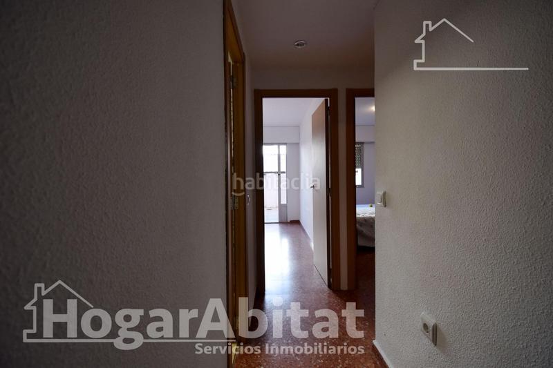 Foto d2fbf4af-6c13-4b44-b165-5abe8e486e0e. Piso amplio con balcón y dos patios junto ps les germanias en Gandia