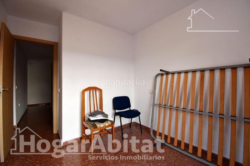 Foto e17eab1c-47ae-4ae0-bbd2-0ef6af7c7fe2. Piso amplio con balcón y dos patios junto ps les germanias en Gandia