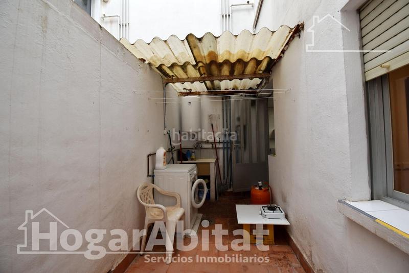Foto e3244879-3a42-41ca-91a0-3b6a3109943e. Piso amplio con balcón y dos patios junto ps les germanias en Gandia