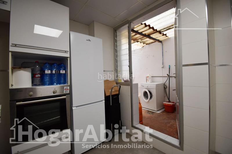 Foto e68e8a8b-69e2-4e8d-8eba-4cecf218bb57. Piso amplio con balcón y dos patios junto ps les germanias en Gandia