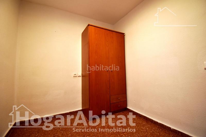 Foto f12f6d68-bcc5-43d8-8fe3-954a12789b19. Piso amplio con balcón y dos patios junto ps les germanias en Gandia