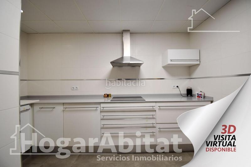 Foto f3629d02-616c-4dc2-924d-299ad3825d1d. Piso amplio con balcón y dos patios junto ps les germanias en Gandia