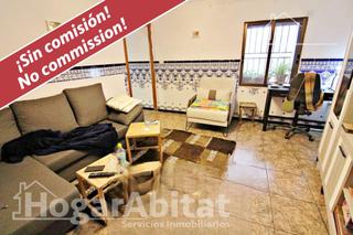 Casa  Calle mes avall. Acogedora y amplia casa, con terraza y trastero en el centro