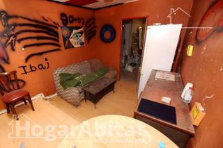 Casa in Vall d´Uixó (la). Gran oportunidad! casa esquinera para reformar con garaje, terra