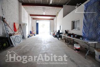 Local Comercial a Almoines. Amplio local comercial con garaje