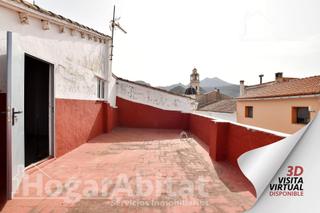 Casa  Calle major. Amplia casa esquinera con terraza y trastero