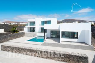 Xalet a Macher. Vistas despejadas! villa seminueva con piscina, garaje y terraza