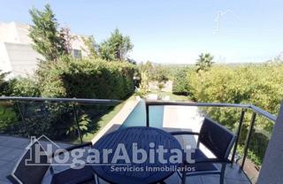 Xalet a Sierra Perenchiza-Cumbres de Calicanto-Sto Domingo. Chalet seminuevo y reformado con piscina, garaje y terraza