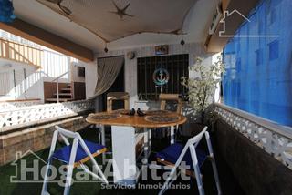 Appartement à Oliva Playa. Exterior con terraza, barbacoa y muy cerca a la playa
