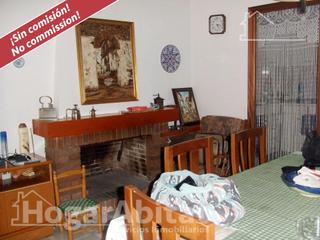 Maison à Benassal. Amplia casa con terraza, chimenea y 2 balcones
