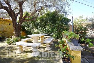 Chalet à Onda. Chalet con jardín, terraza, piscina y garaje